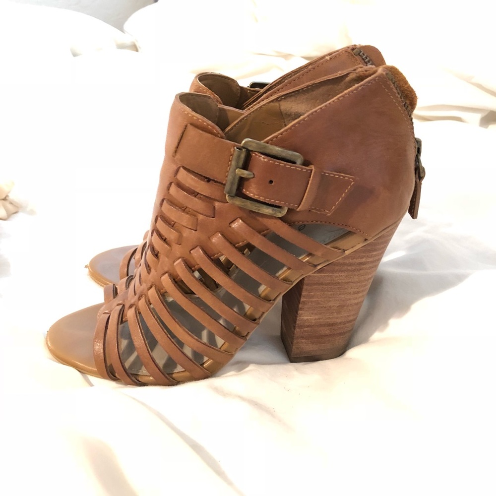 Hinge Sandal